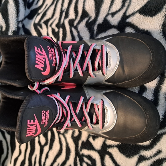 Beautiful EUC, Rare Nike Greco Supreme 2012. Womens Size 9 Shoes. - Picture 9 of 10